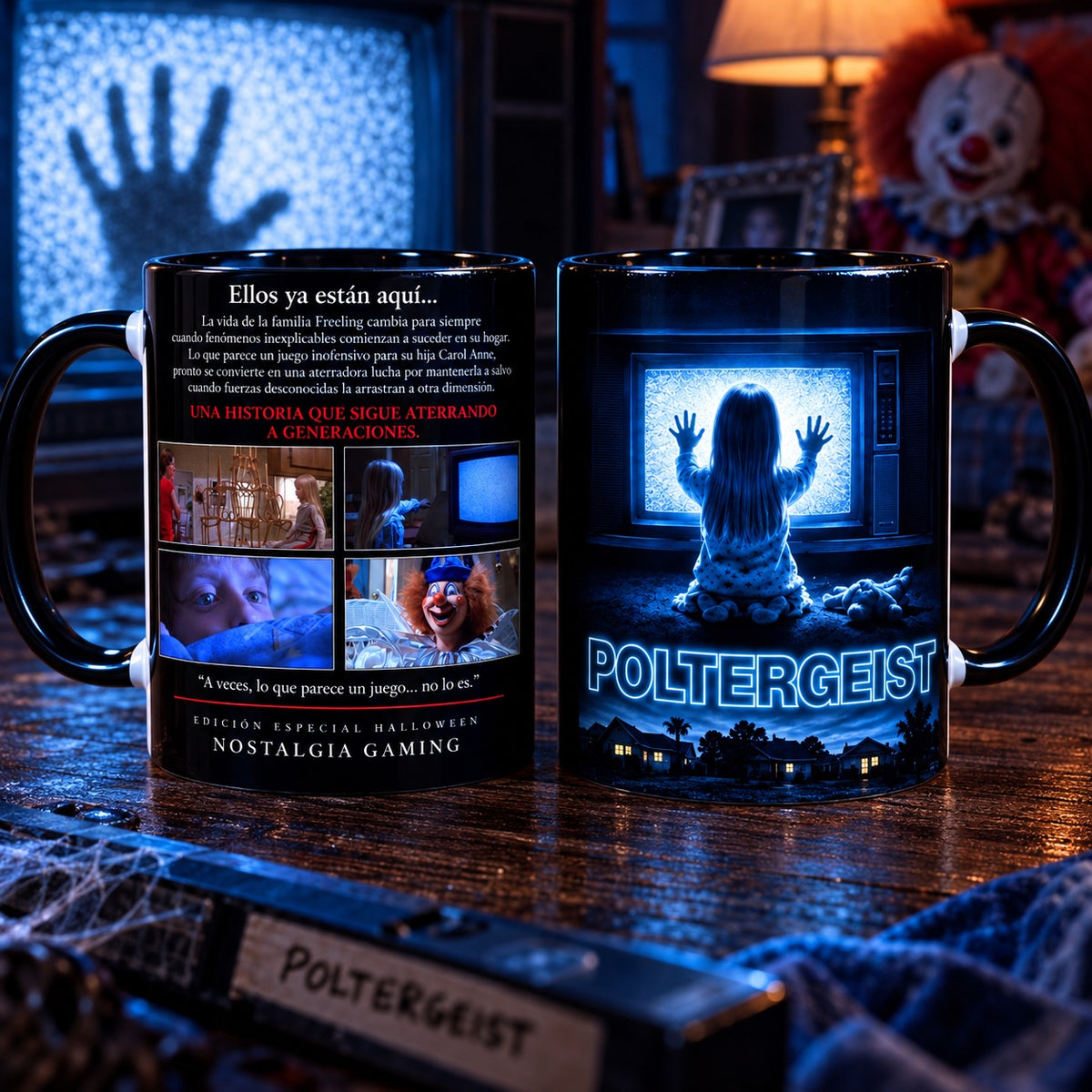 Taza Poltergeist, vista de ambas caras