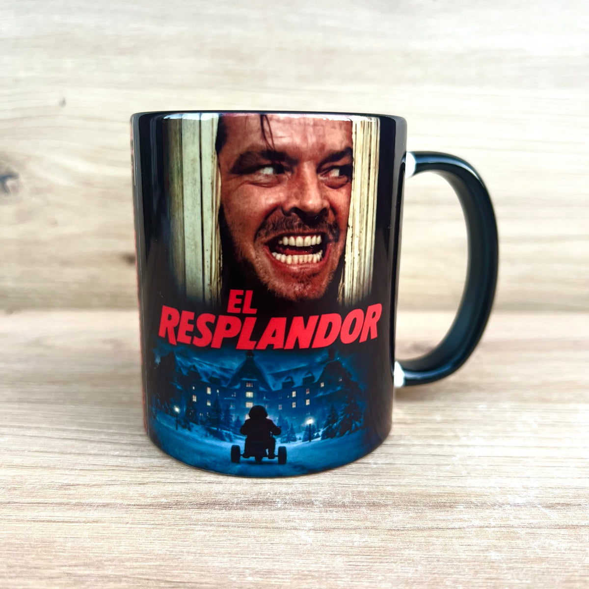 Taza El Resplandor, vista frontal