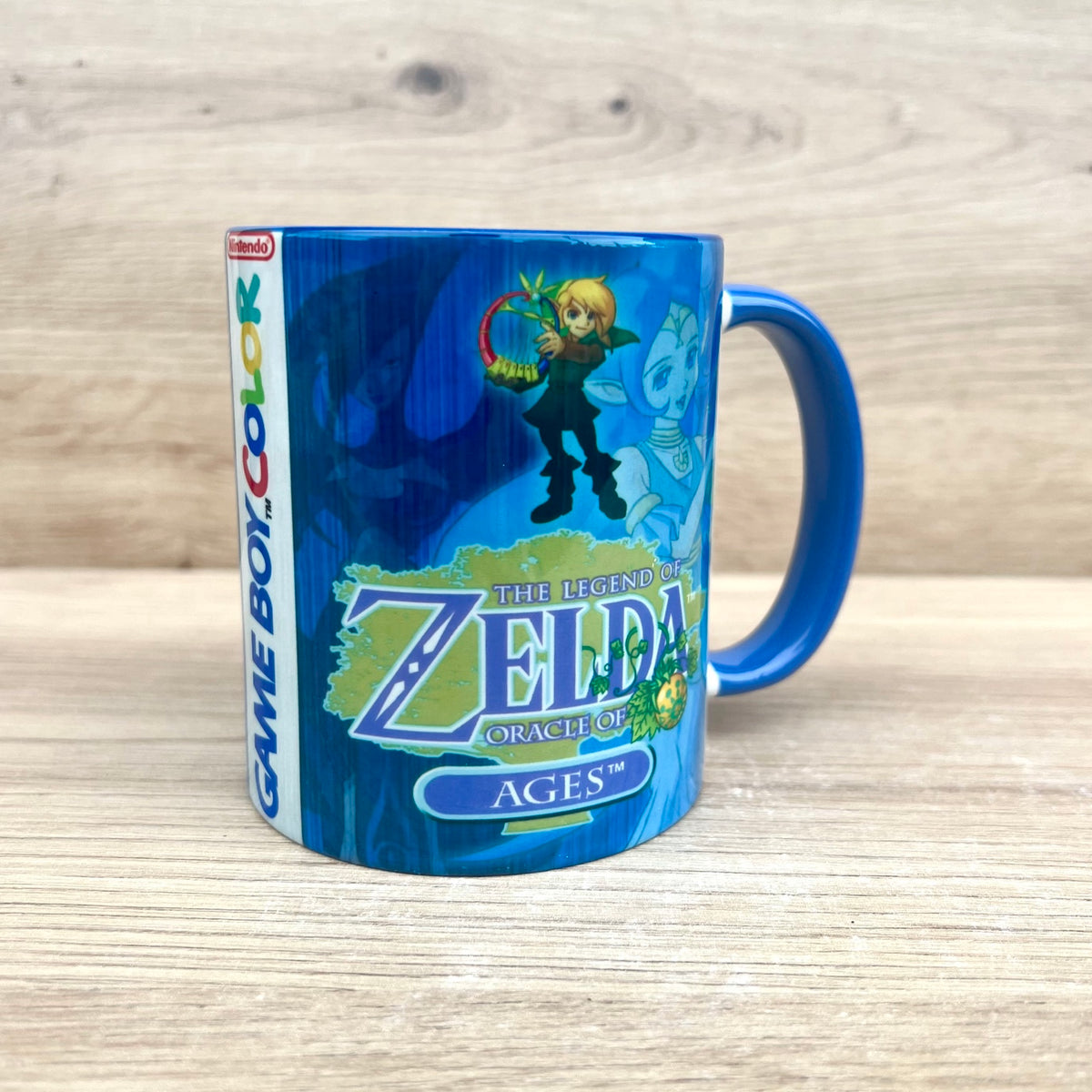 Taza The Legend of Zelda: Oracle of Ages para Game Boy Color, vista frontal